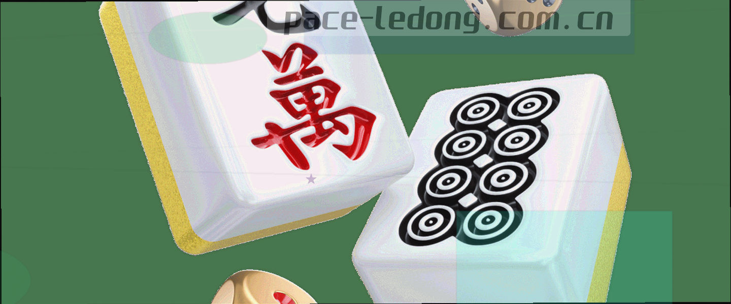 球场对角线构图的比赛瞬间，画面右侧留出深色区域